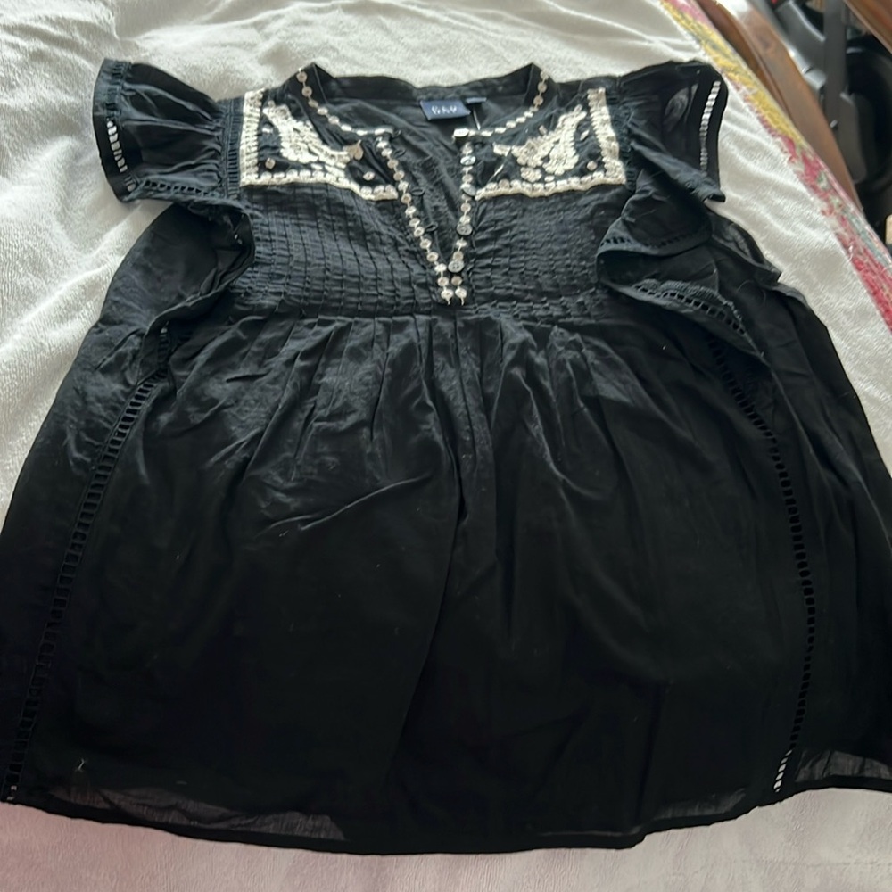 Worn once perfect condition gap embroidered shirt